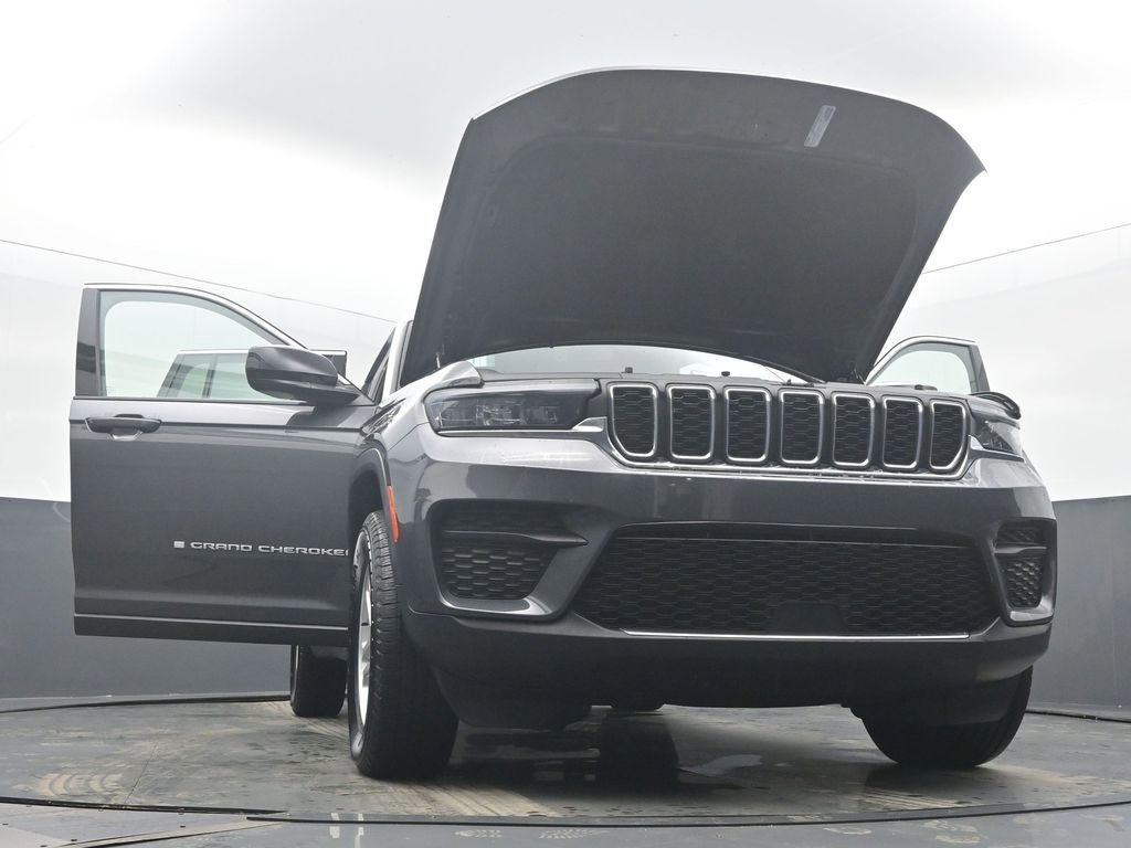 Used 2024 Jeep Grand Cherokee Laredo image 58