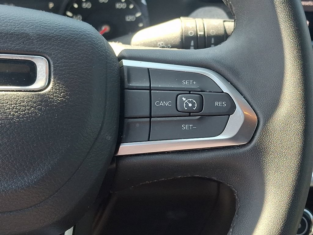 Used 2024 Jeep Compass Latitude AWD/4WD image 17