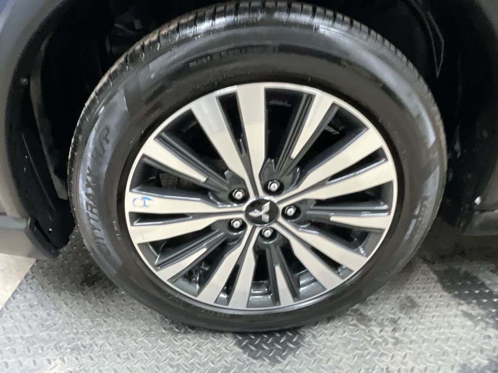 Used 2020 Mitsubishi Outlander ES FWD image 28