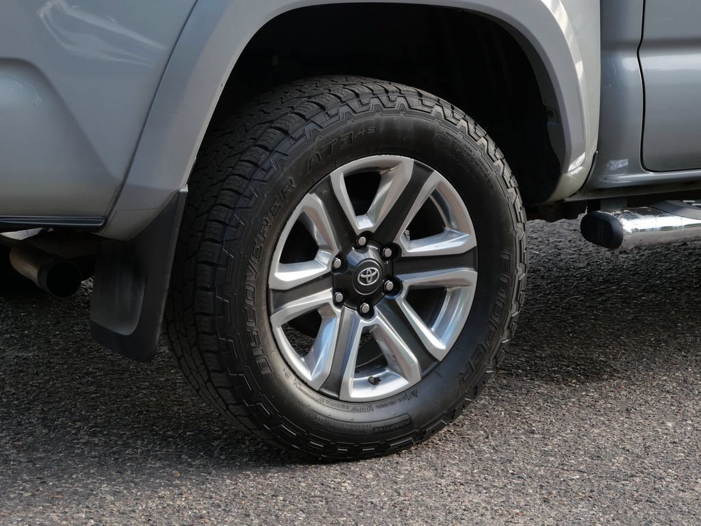 Used 2018 Toyota Tacoma Limited AWD/4WD image 7