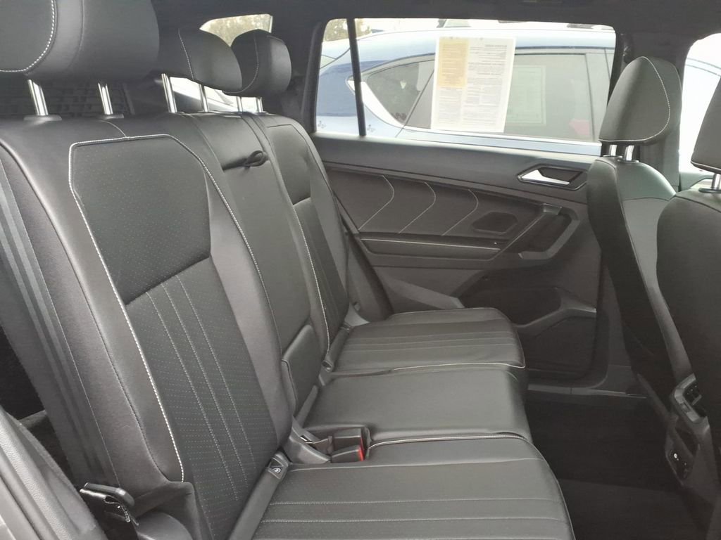 Used 2022 Volkswagen Tiguan SE R-Line image 23