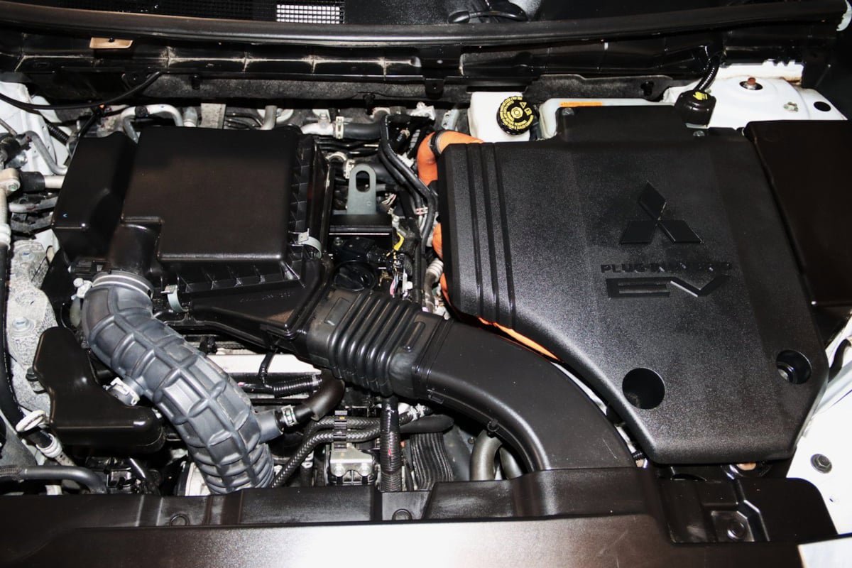 Used 2024 Mitsubishi Outlander 4WD Plug-In Hybrid image 12