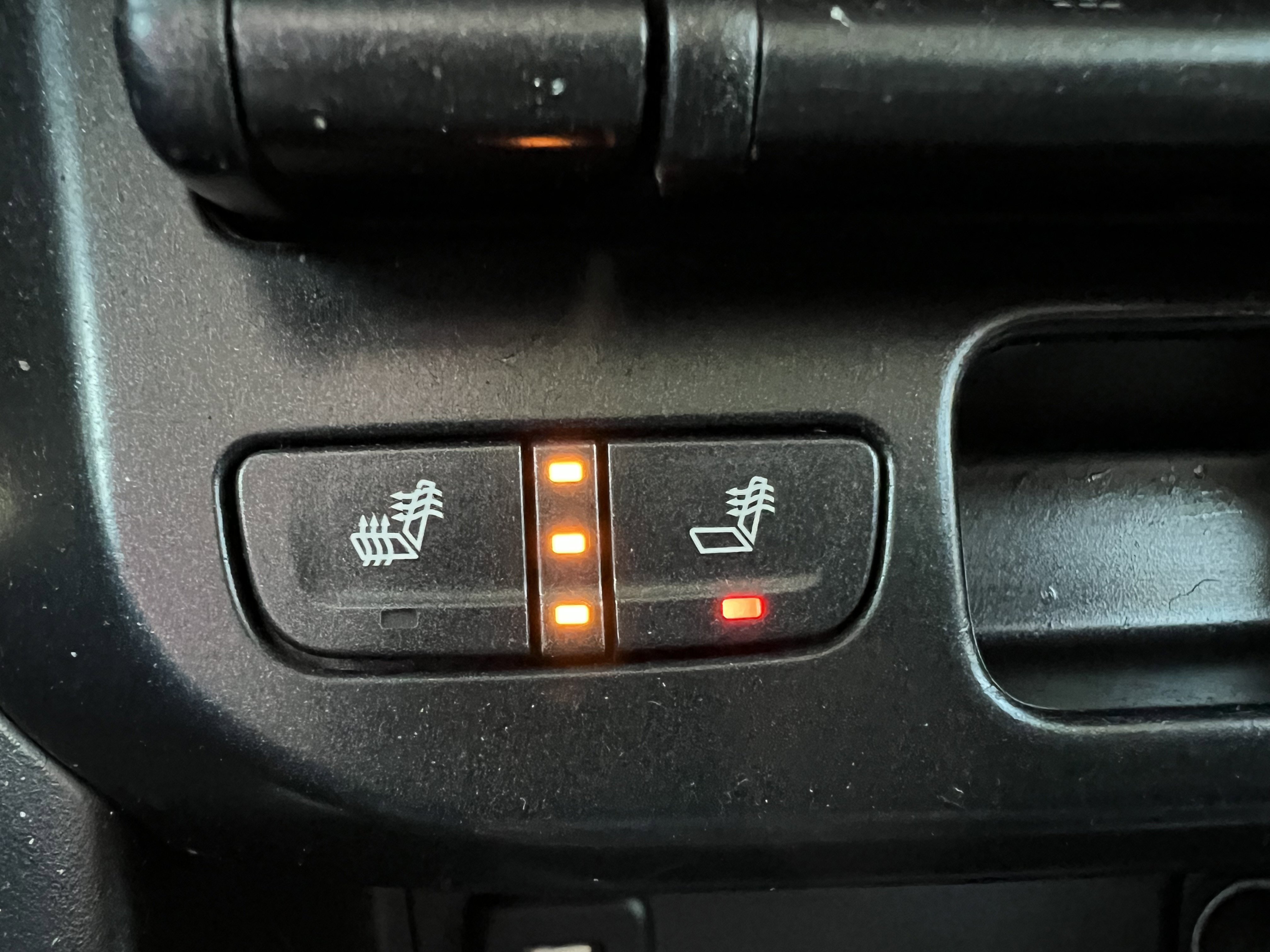 Used 2015 Chevrolet Colorado Z71 AWD/4WD image 40