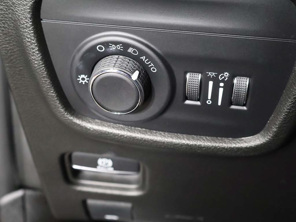 Used 2023 Jeep Grand Cherokee Altitude AWD/4WD image 35