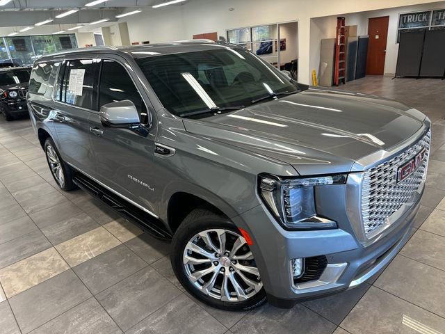 Used 2022 GMC Yukon XL Denali AWD/4WD image 12