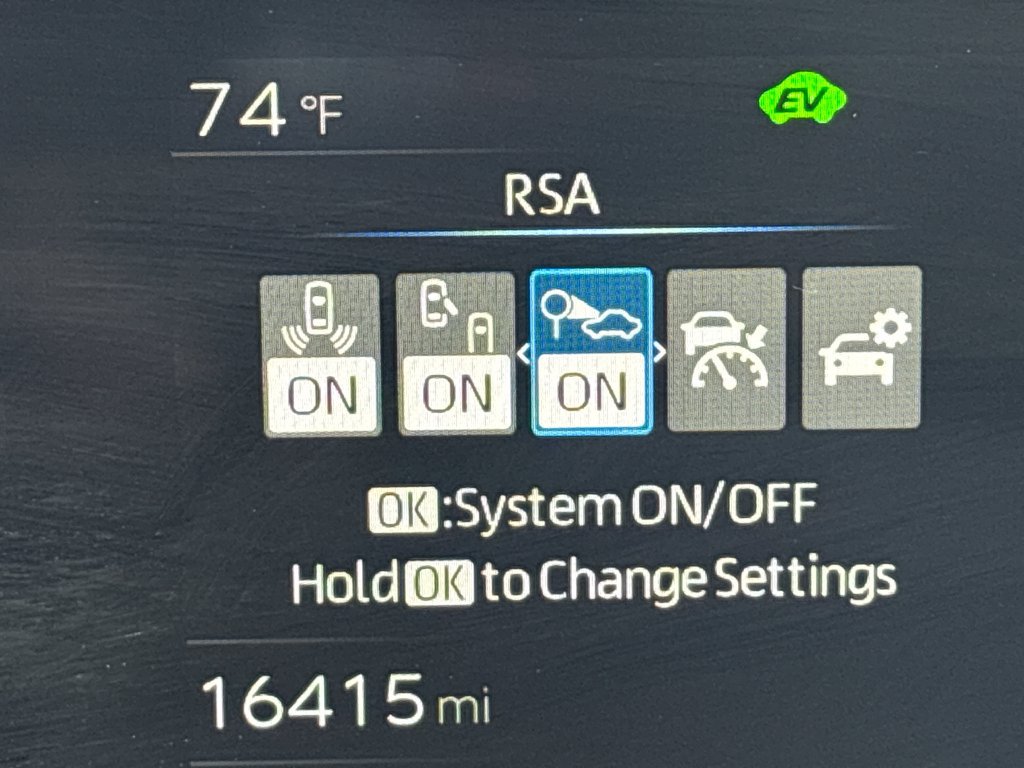 Used 2025 Toyota Prius LE FWD image 34
