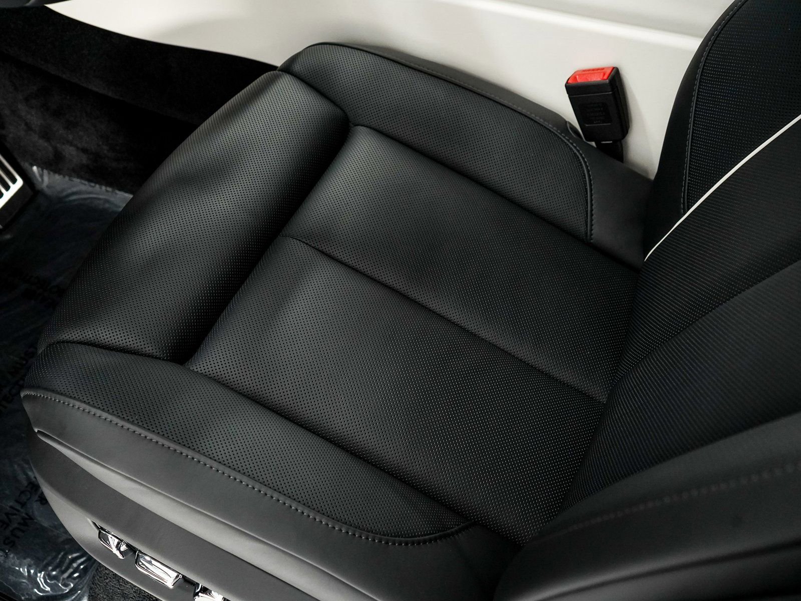 Certified 2025 Rolls-Royce Cullinan image 19