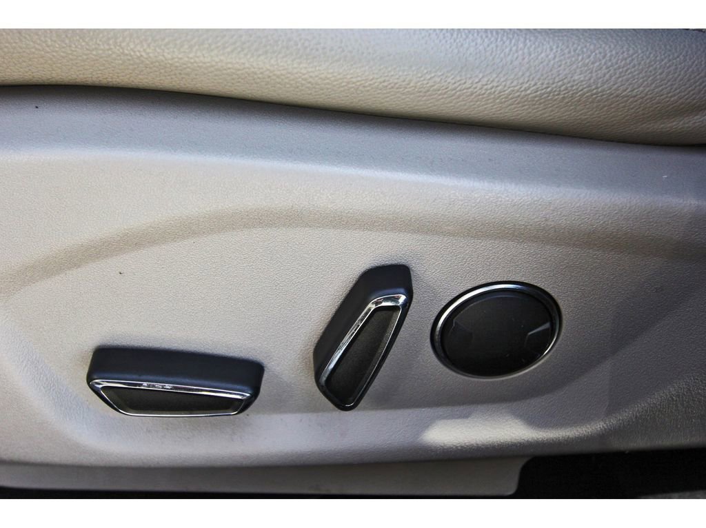 Used 2018 Ford Explorer XLT w/ Equipment Group 202A FWD image 27