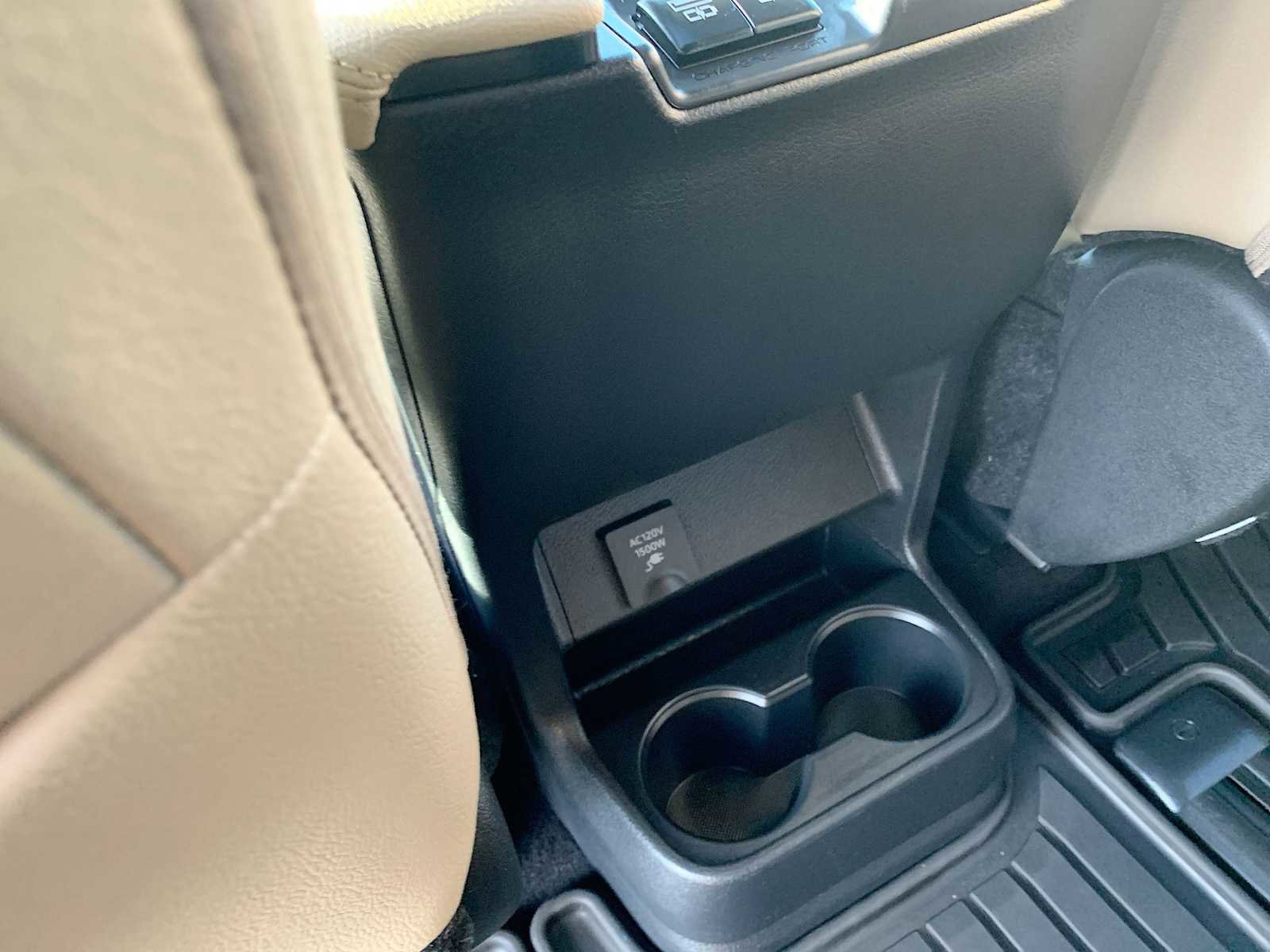 Used 2024 Toyota Sienna Limited image 22