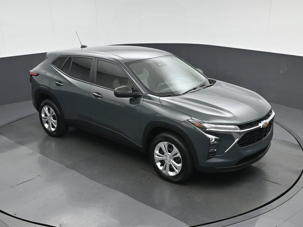 Used 2025 Chevrolet Trax LS FWD image 48