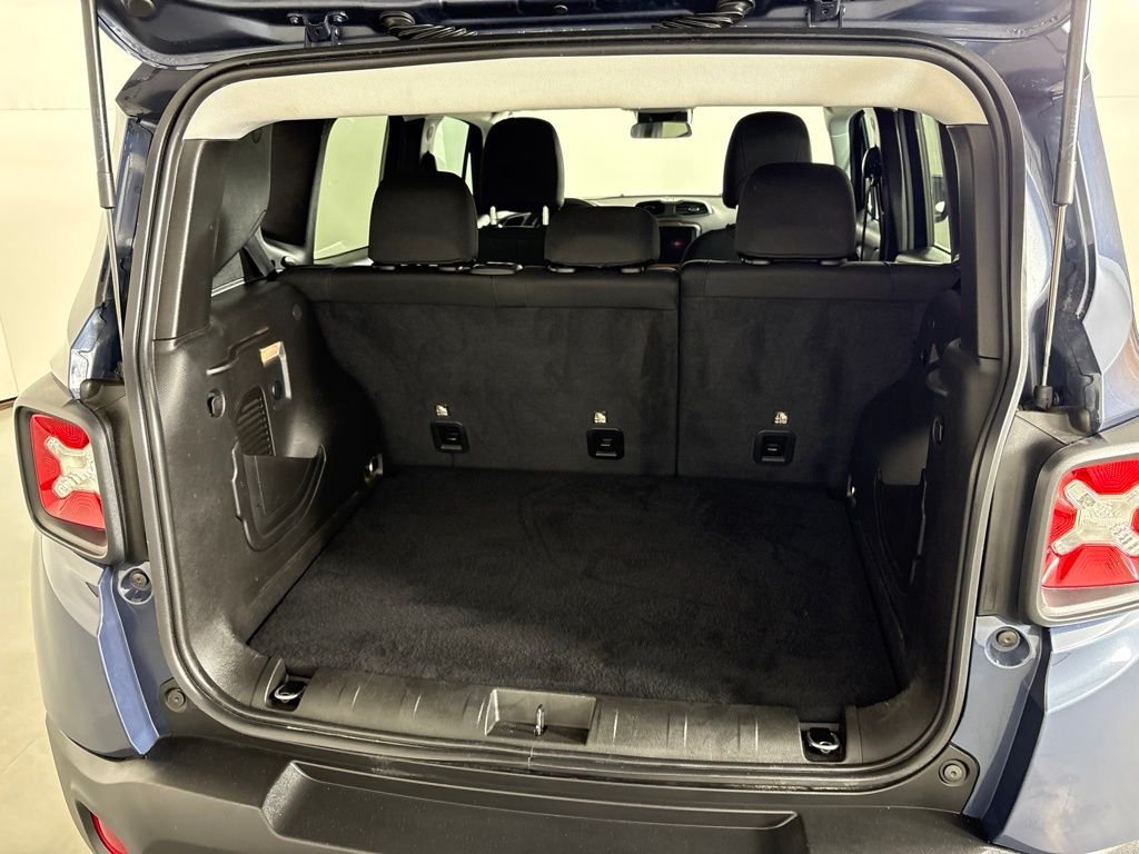 Used 2023 Jeep Renegade Latitude AWD/4WD image 17