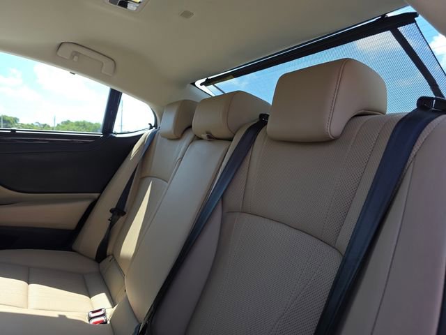 Used 2019 Lexus ES 300h Ultra Luxury w/ Accessory Package 2 FWD image 16