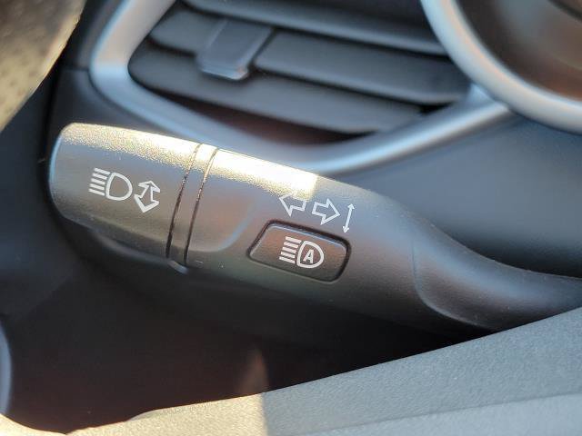 Used 2025 Chevrolet Malibu LT FWD image 16