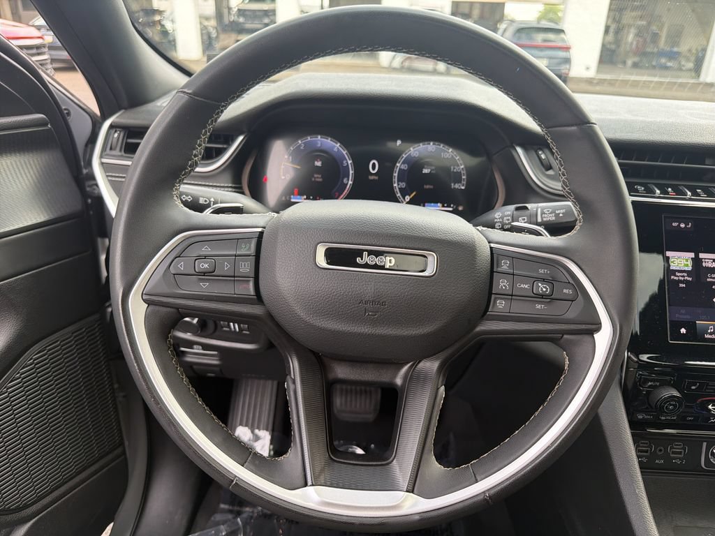 Used 2023 Jeep Grand Cherokee Altitude AWD/4WD image 21