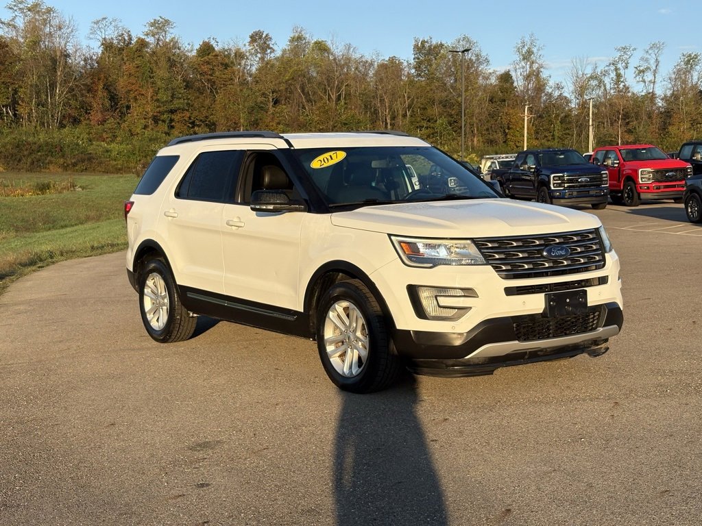 Used 2017 Ford Explorer XLT w/ Equipment Group 202A FWD image 7