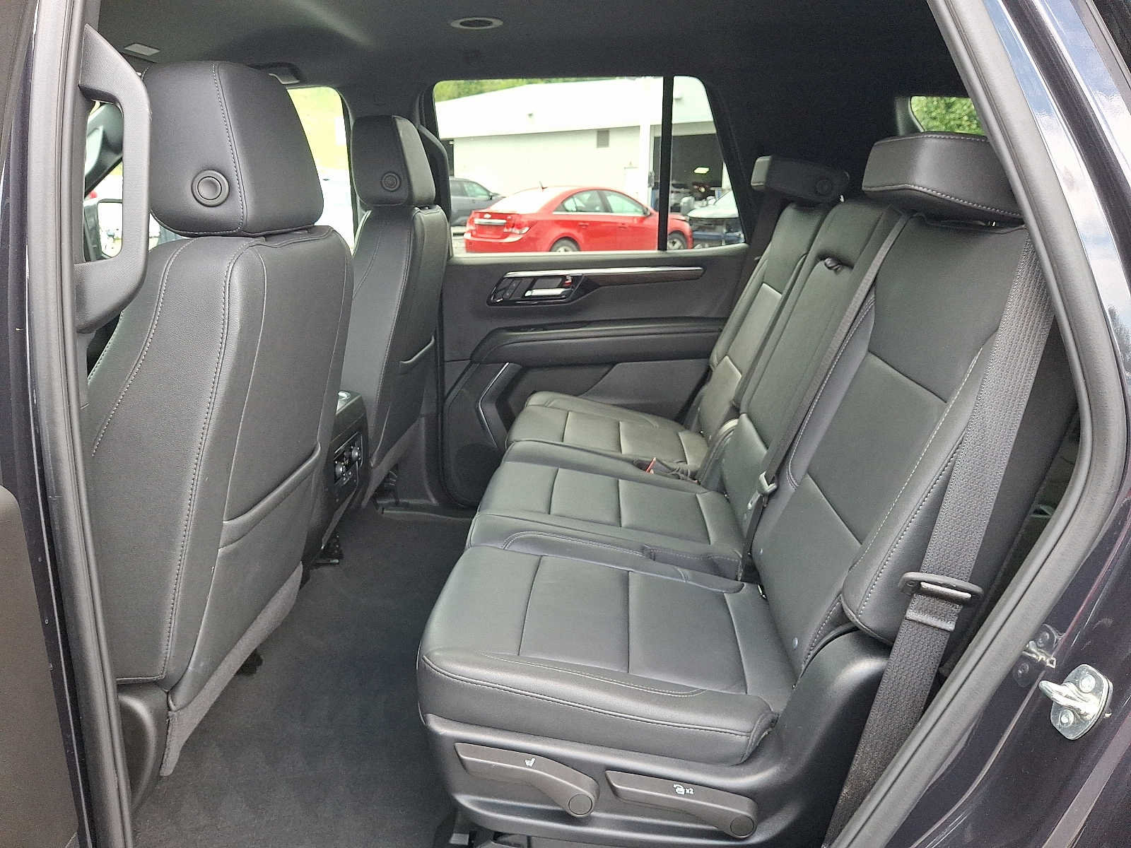 Used 2025 Chevrolet Tahoe LT AWD/4WD image 10