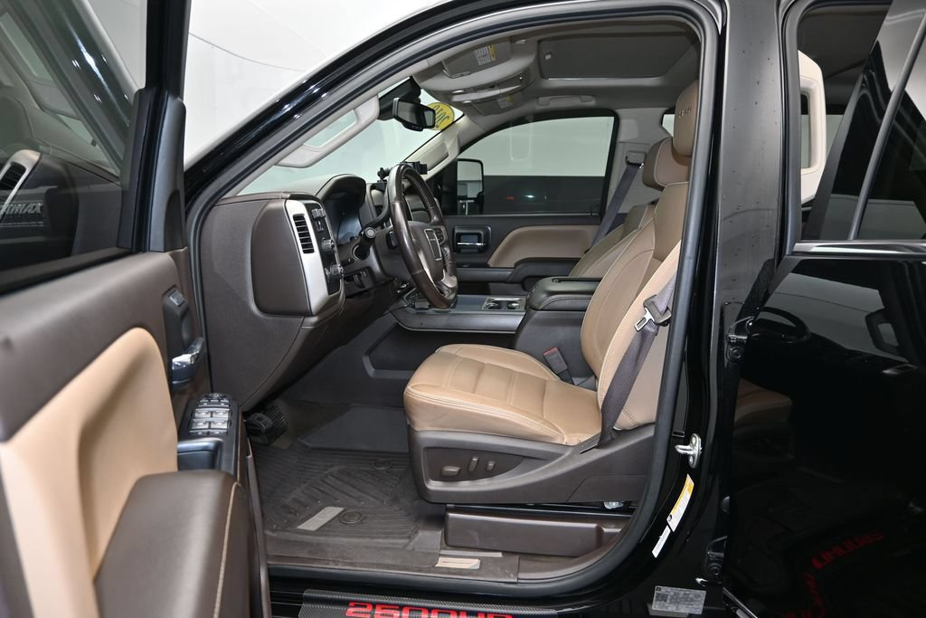 Used 2019 GMC Sierra 2500 Denali w/ Duramax Plus Package AWD/4WD image 12