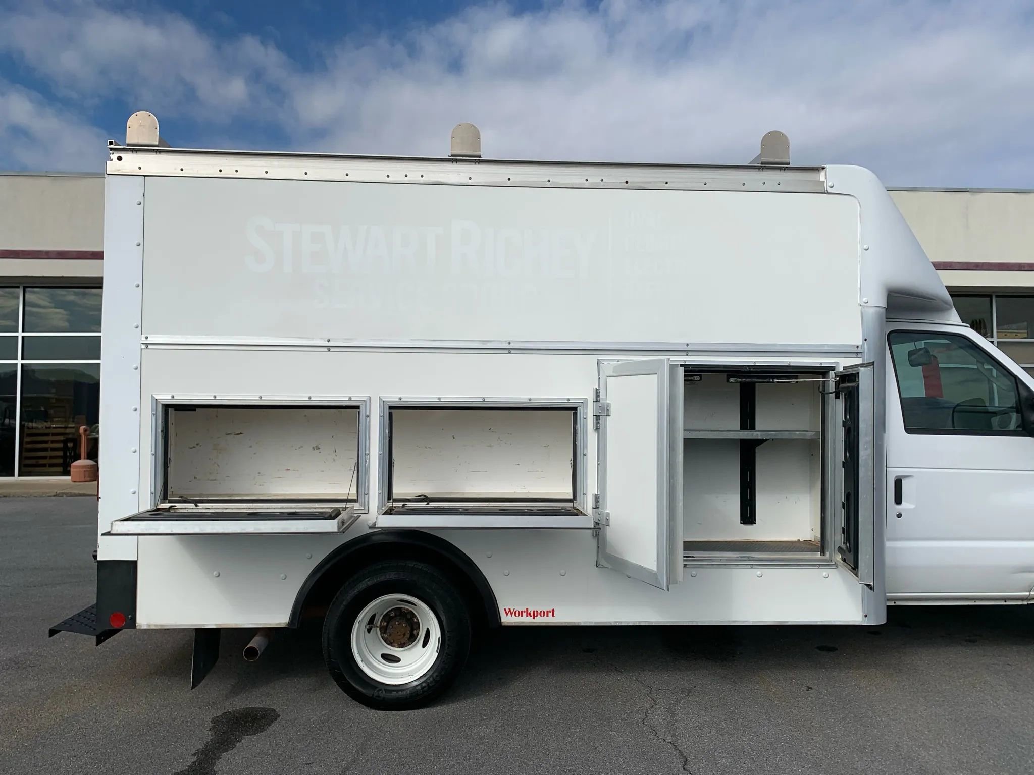 Used 2019 Ford E-450 and Econoline 450 Super Duty w/ Power Windows & Locks Group image 26