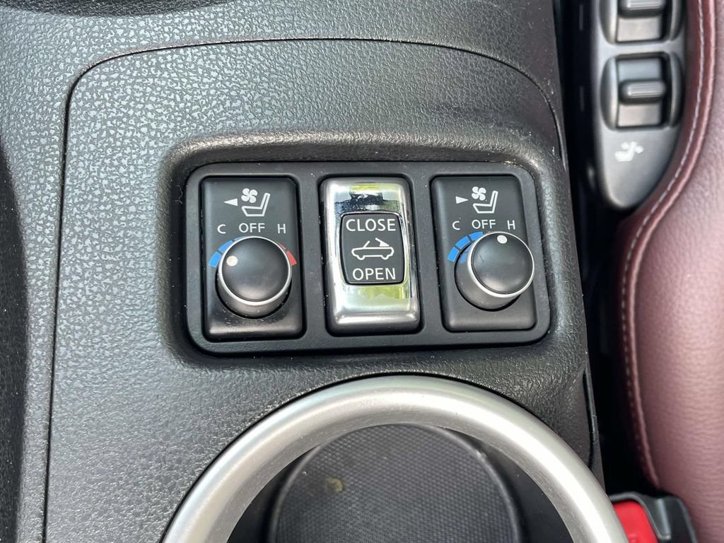 Used 2010 Nissan 370Z Touring w/ Sport Pkg RWD image 31