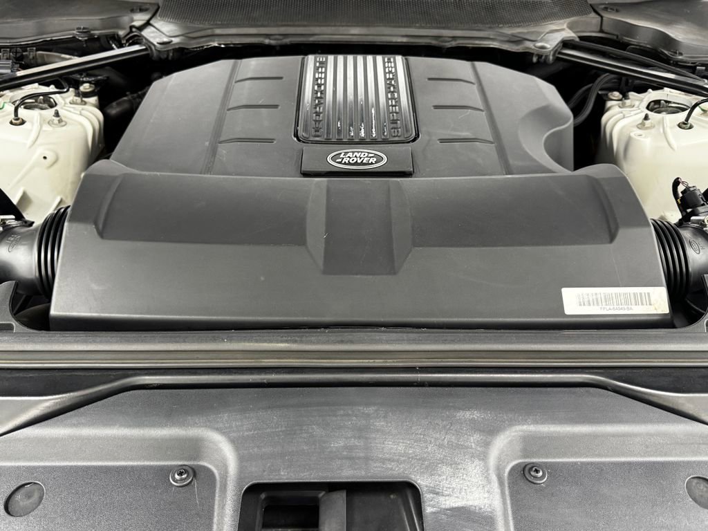 Used 2017 Land Rover Discovery HSE image 33