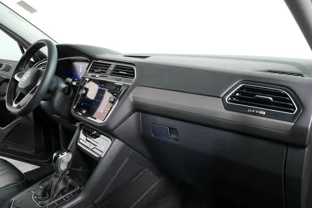 Used 2022 Volkswagen Tiguan SE image 21