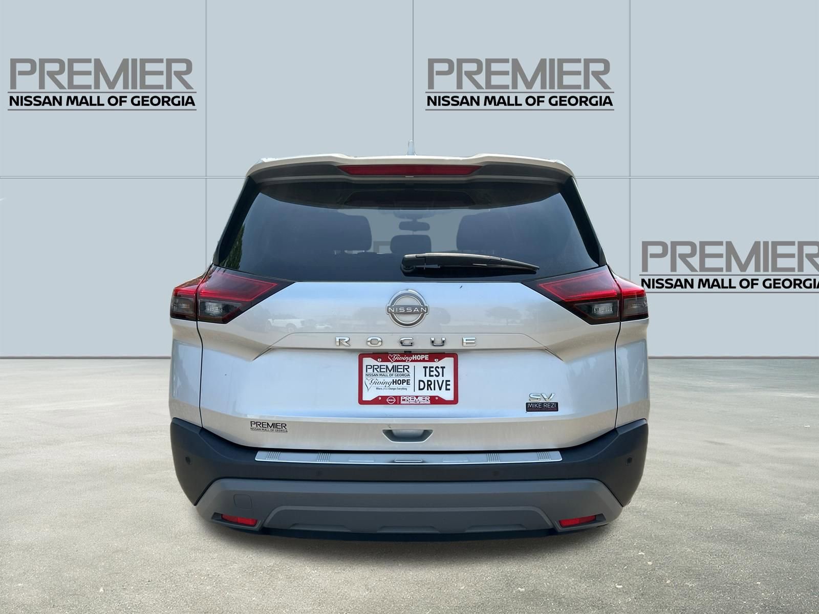 Used 2023 Nissan Rogue SV image 5