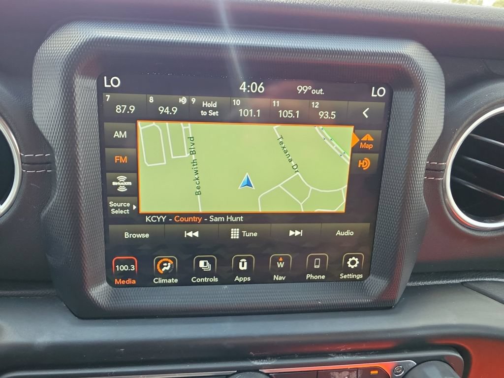 Used 2022 Jeep Wrangler Unlimited Sahara AWD/4WD image 20