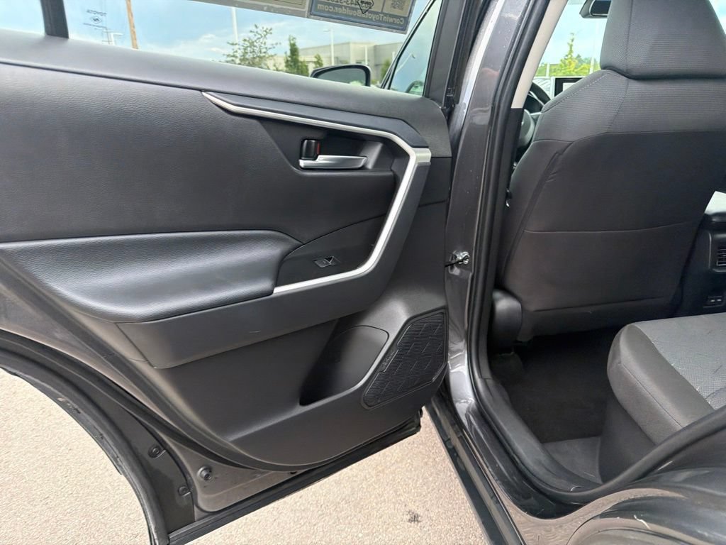 Used 2025 Toyota RAV4 XLE AWD/4WD image 18