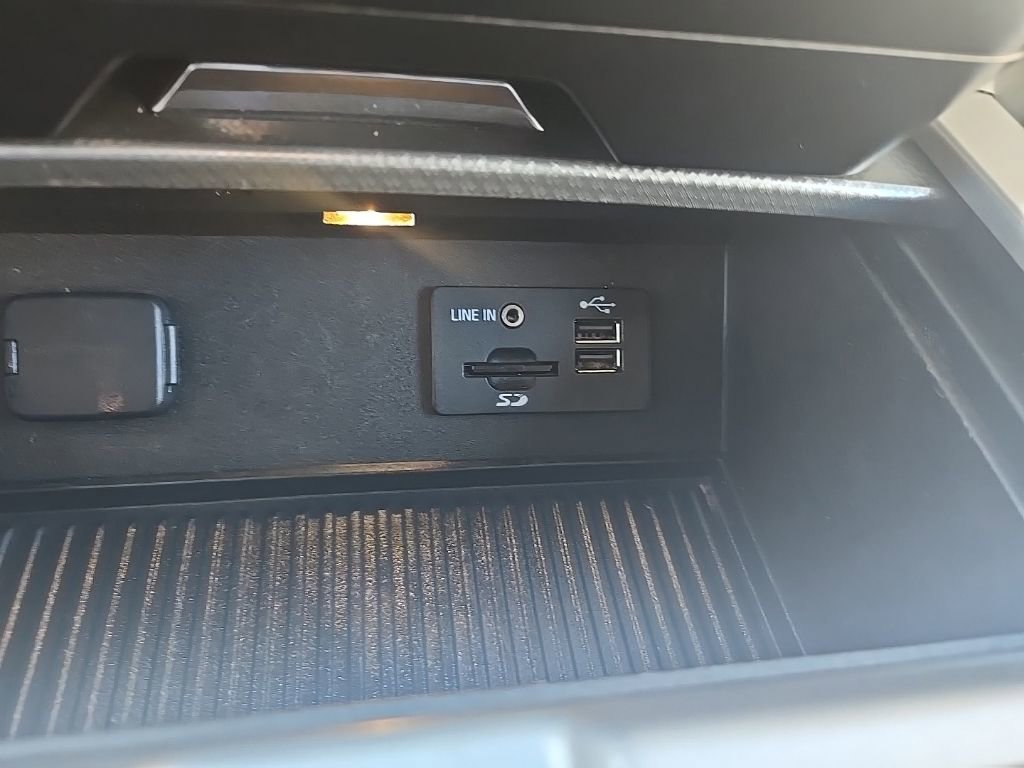 Used 2015 Ford F150 Lariat image 19