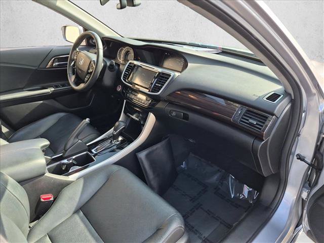 Used 2017 Honda Accord Touring image 21