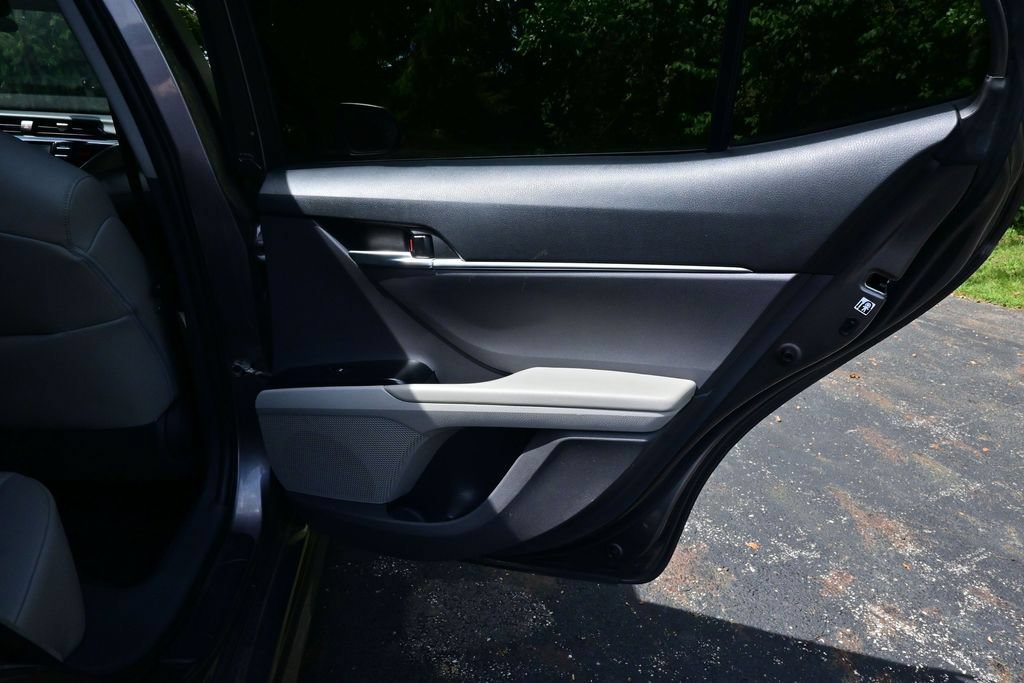 Used 2018 Toyota Camry SE w/ Moonroof Package FWD image 39