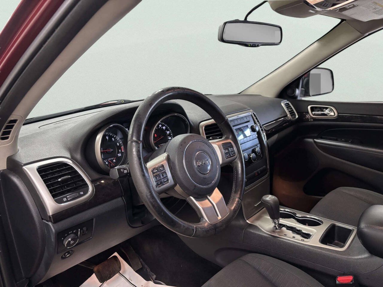 Used 2012 Jeep Grand Cherokee Laredo w/ Laredo E Group AWD/4WD image 13