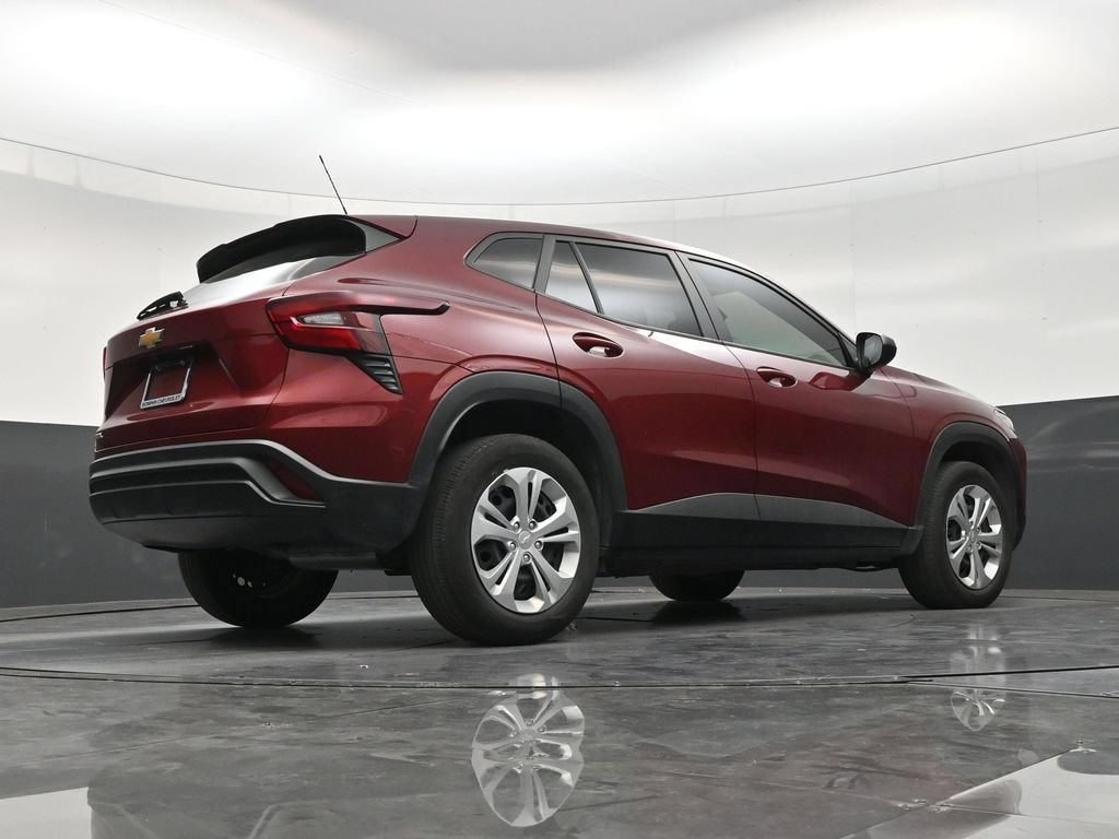 Used 2025 Chevrolet Trax LS FWD image 24