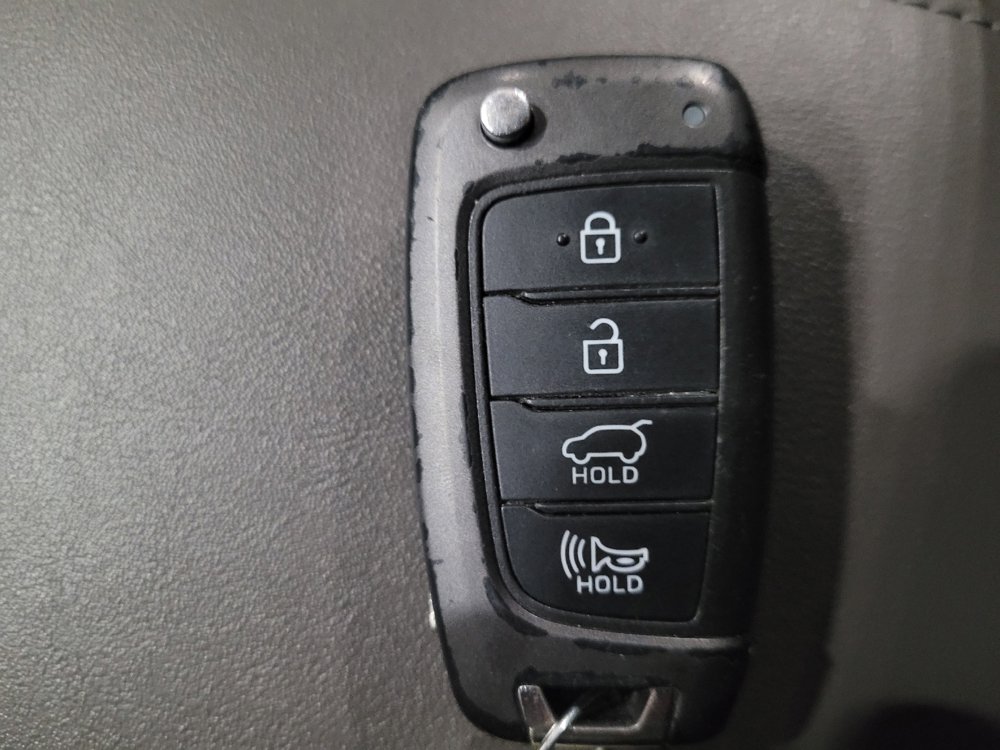Used 2019 Hyundai Santa Fe SE image 32