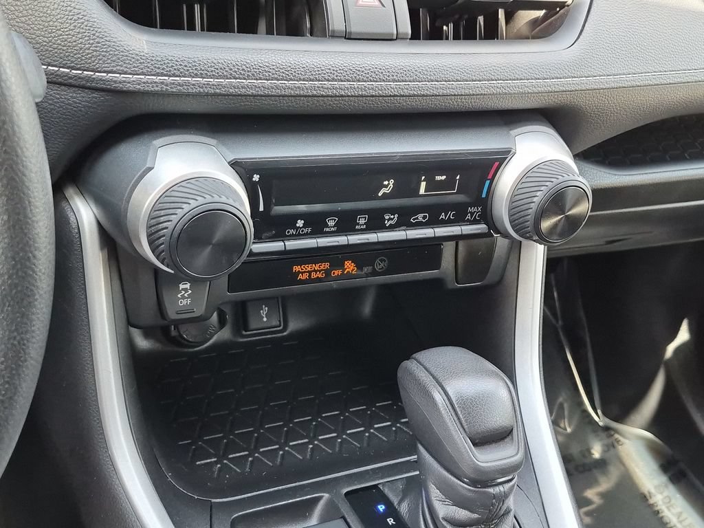 Used 2021 Toyota RAV4 LE w/ Carpet Mat Package (TMS) FWD image 21