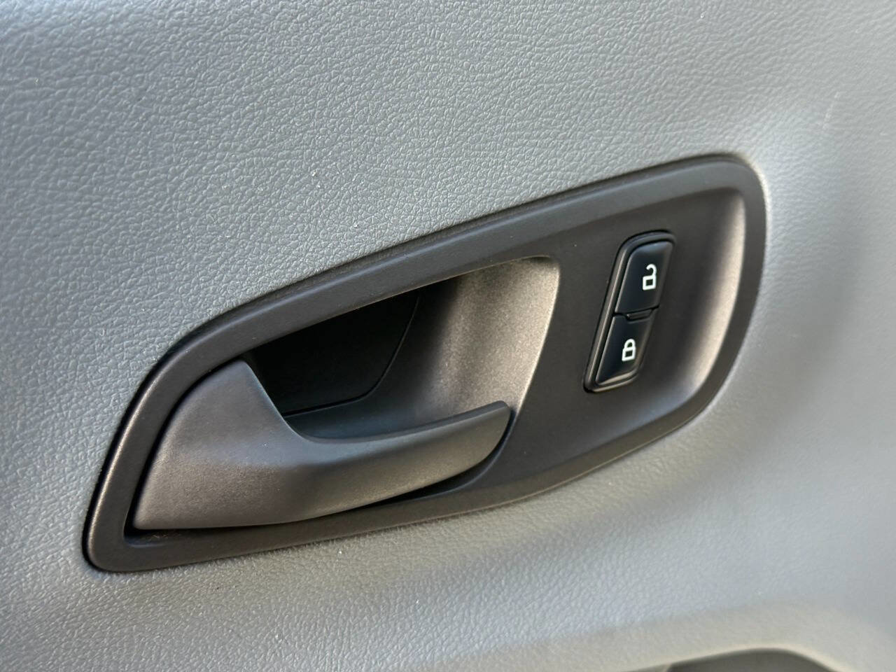 Used 2018 Ford Transit 250 130 Low Roof image 12