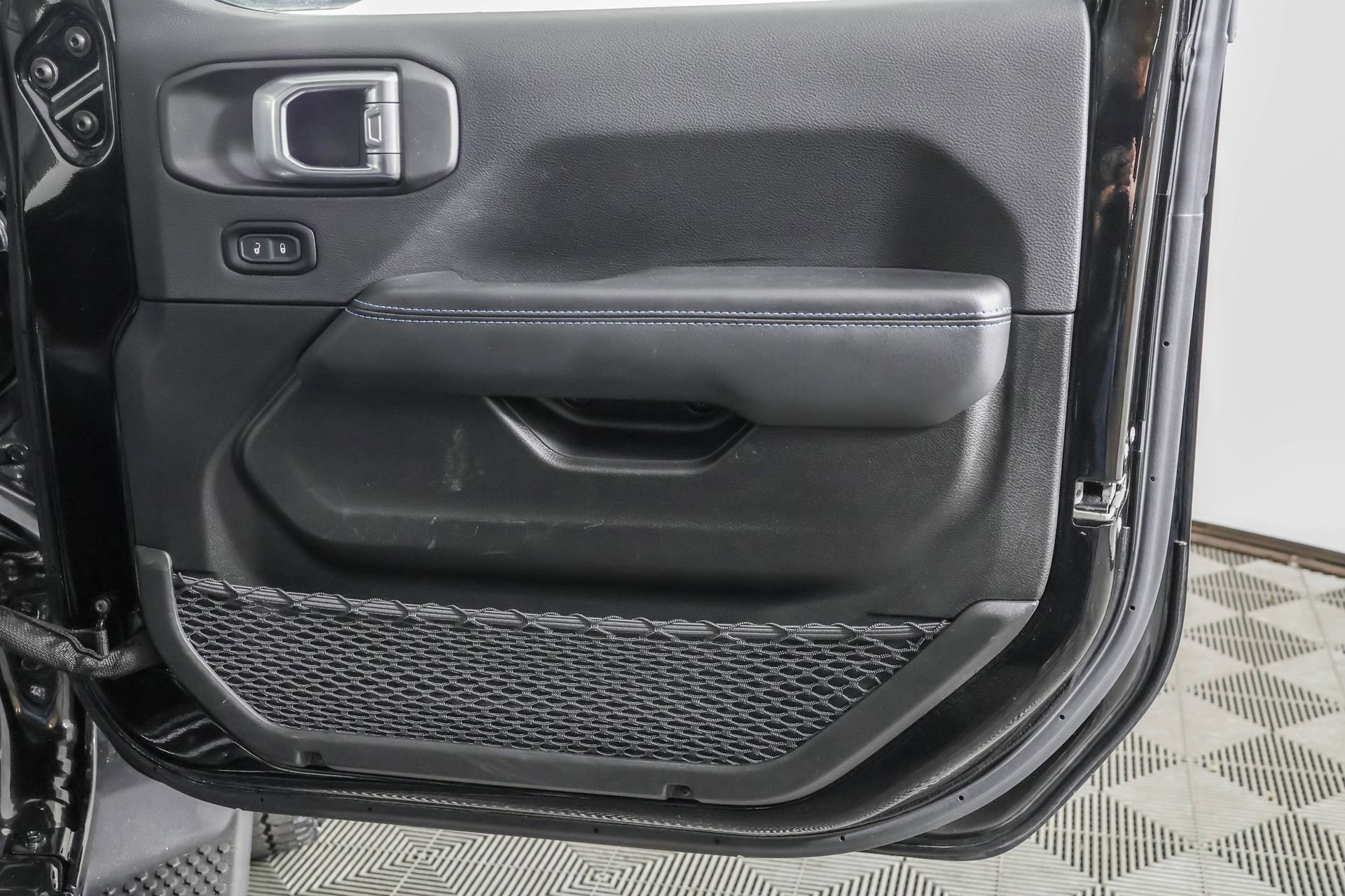 Used 2024 Jeep Wrangler High Altitude AWD/4WD image 48