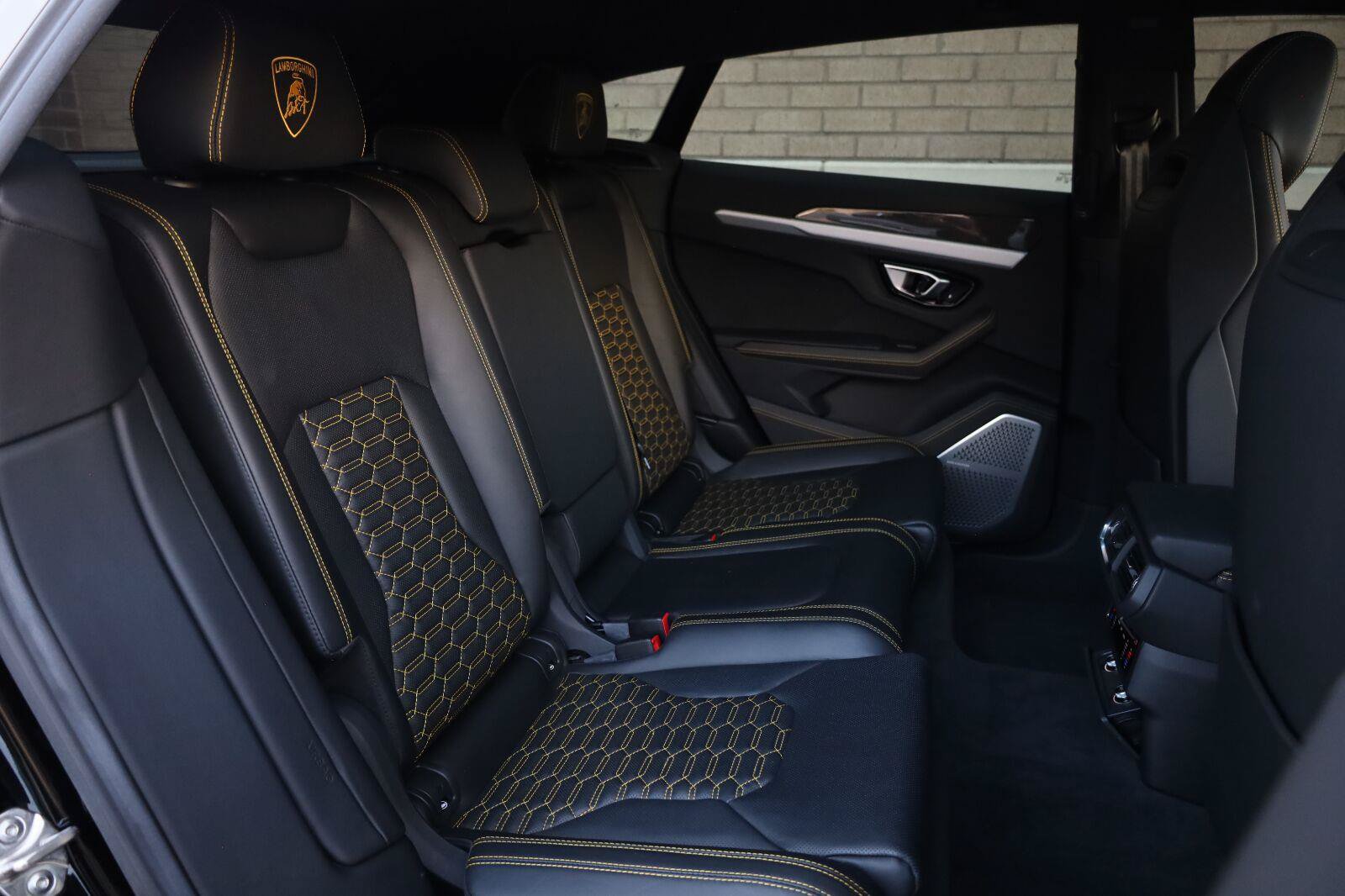 Used 2021 Lamborghini Urus AWD/4WD image 38