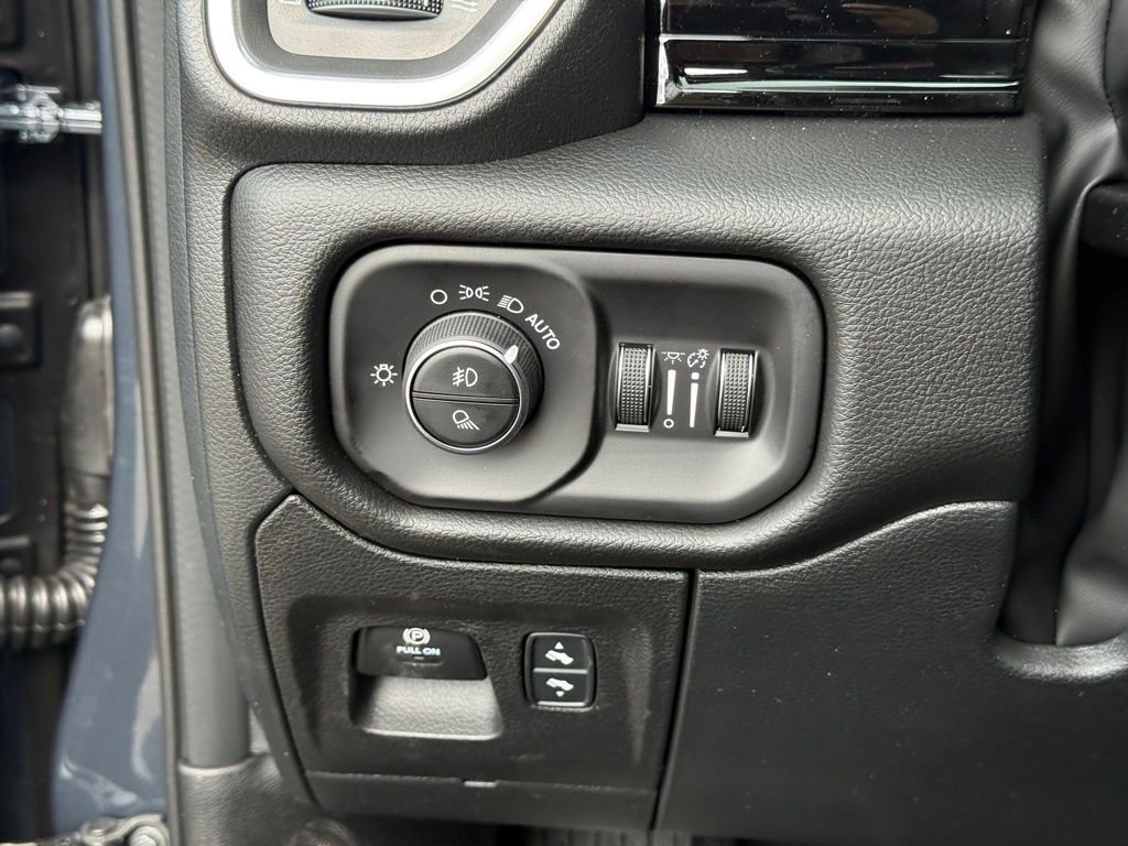 New 2026 RAM 1500 Laramie AWD/4WD image 19