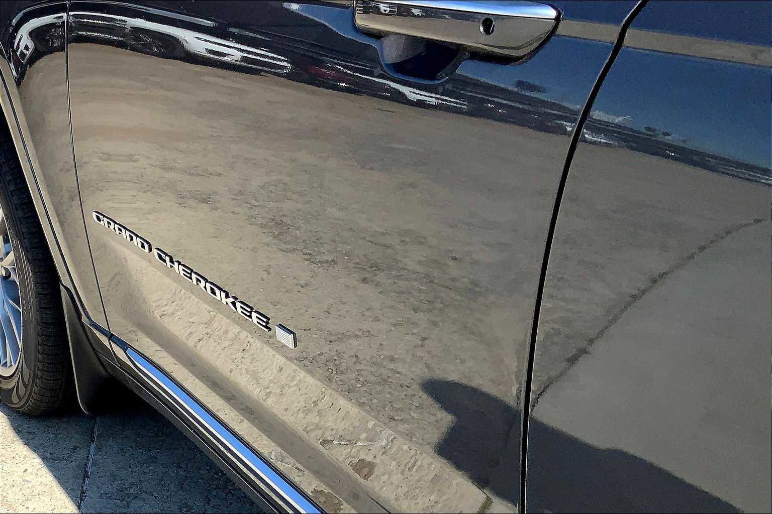 New 2025 Jeep Grand Cherokee L Summit w/ MOPAR Finishing Package image 16