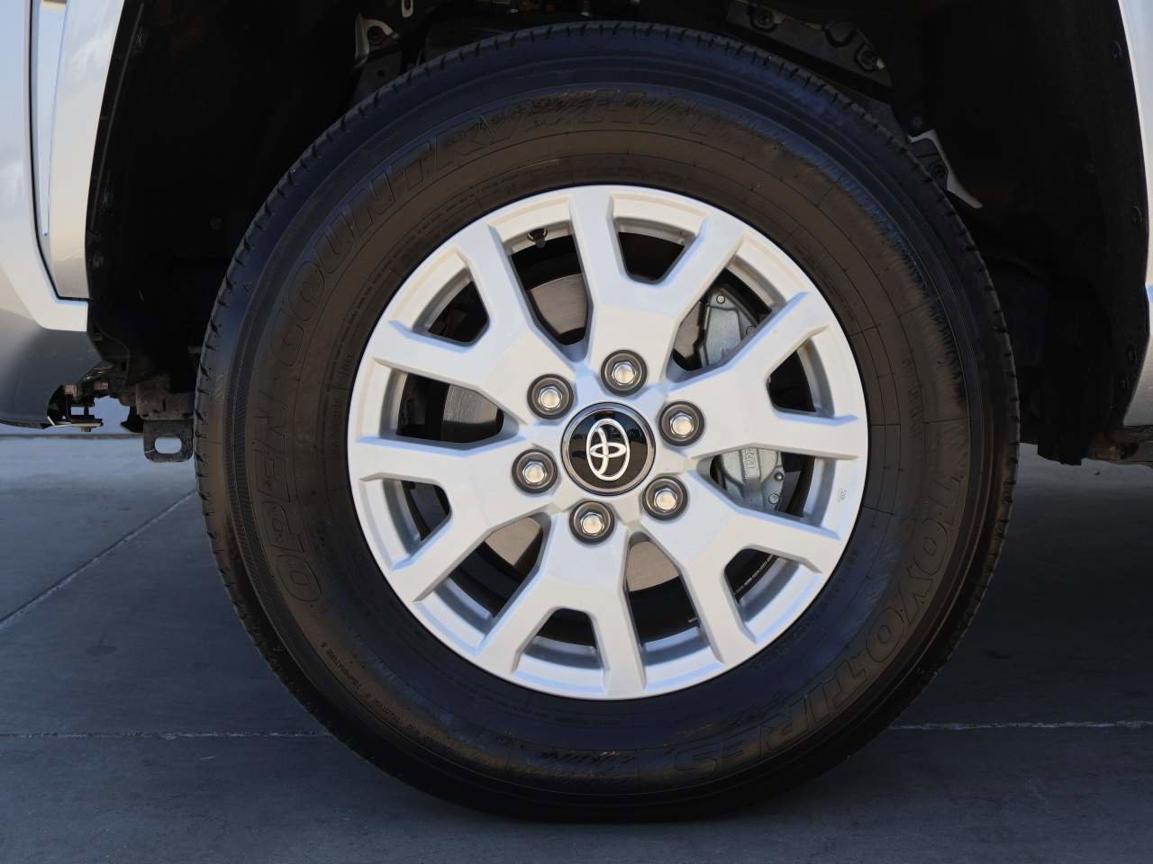 Used 2024 Toyota Tacoma SR5 AWD/4WD image 6