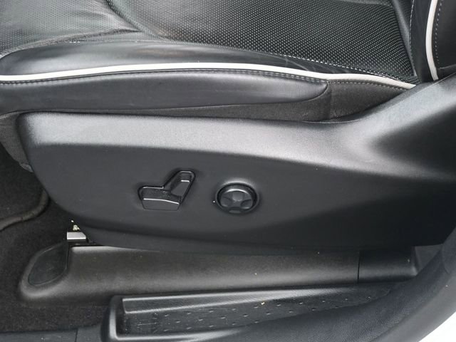 Used 2025 Chrysler Pacifica Limited image 11