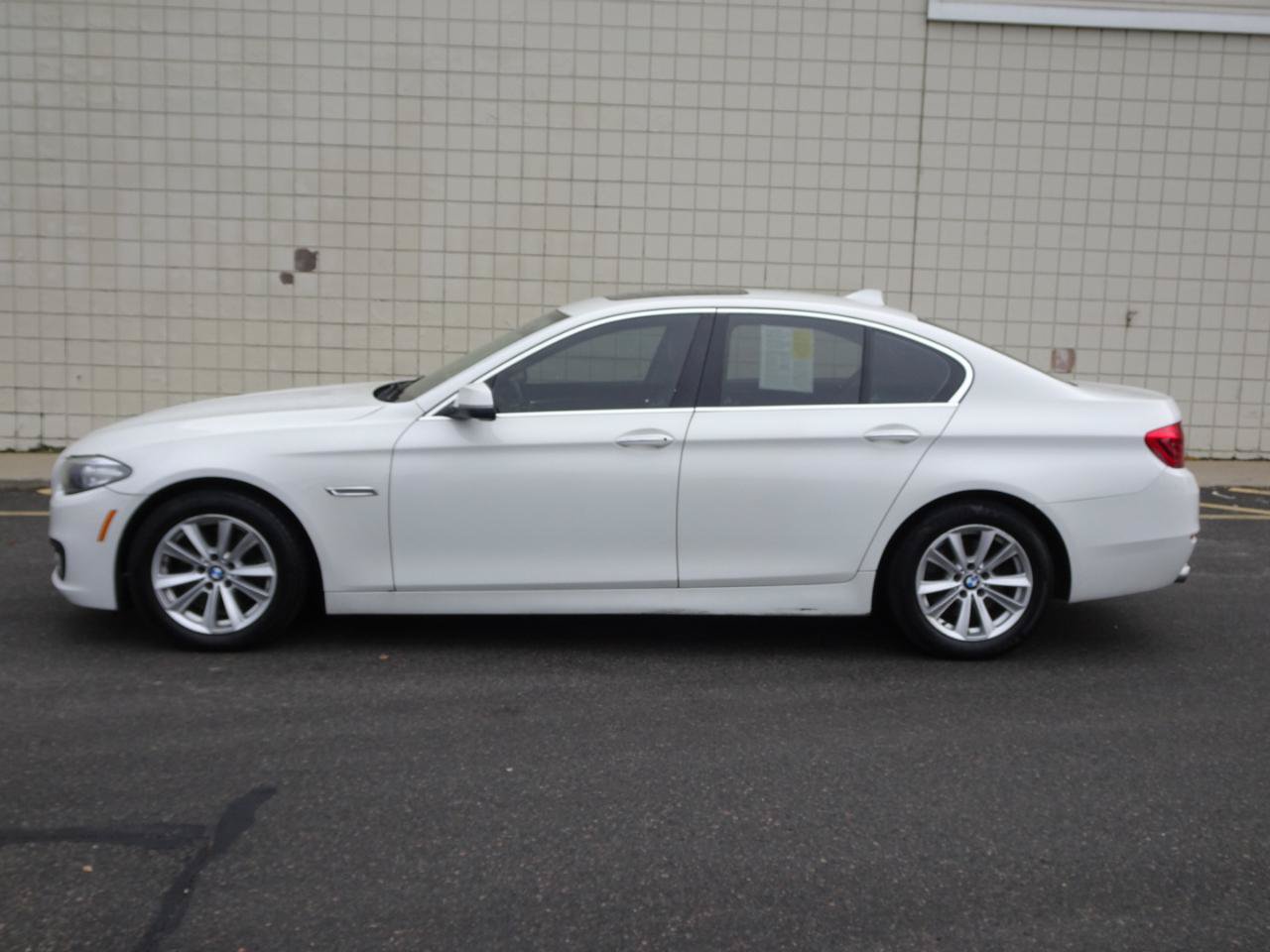 Used 2015 BMW 528i xDrive Sedan AWD/4WD image 4