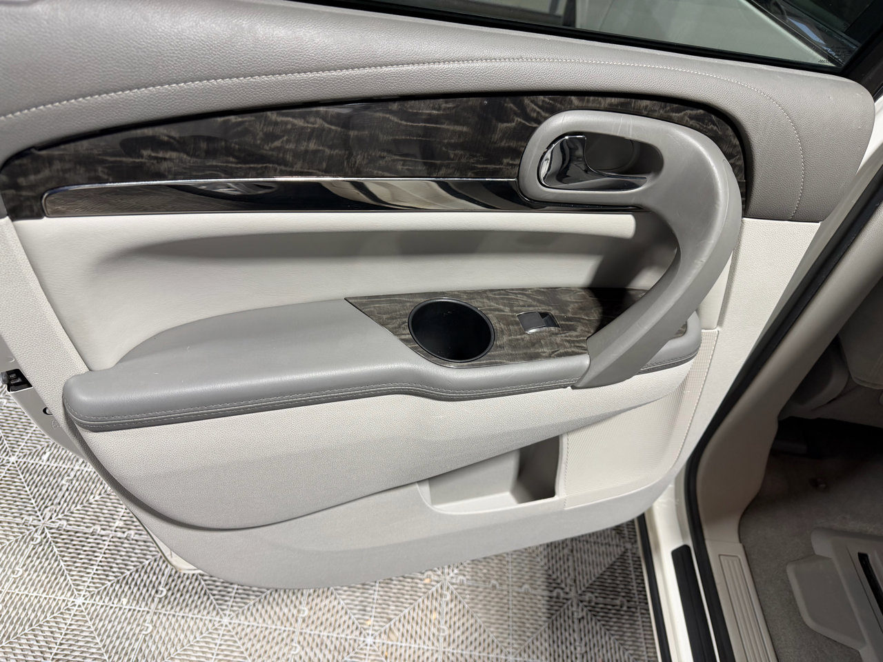 Used 2013 Buick Enclave Convenience w/ LPO, Cargo Convenience Pkg image 22