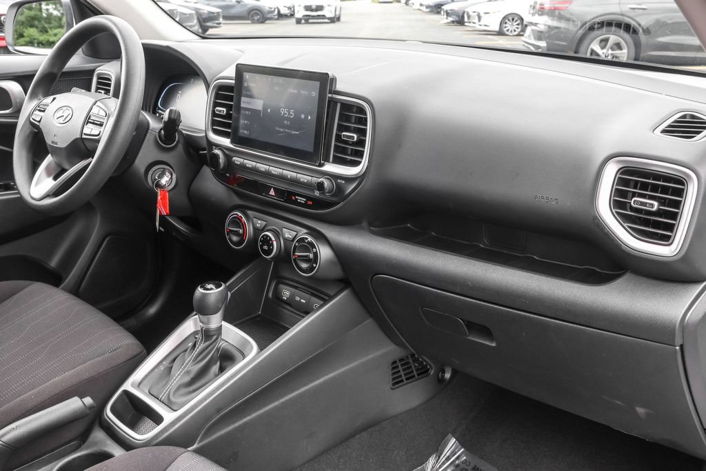 Used 2025 Hyundai Venue SE FWD image 34