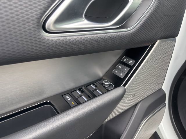 Used 2019 Land Rover Range Rover Velar R-Dynamic SE image 20