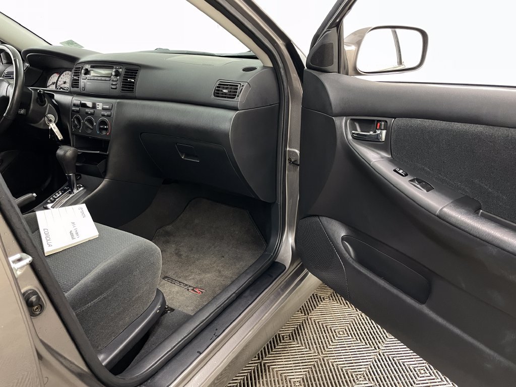 Used 2004 Toyota Corolla CE FWD image 28