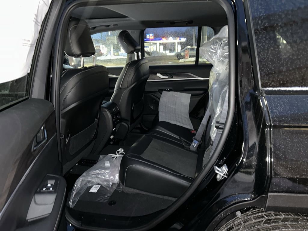 New 2026 Jeep Grand Cherokee Altitude image 11