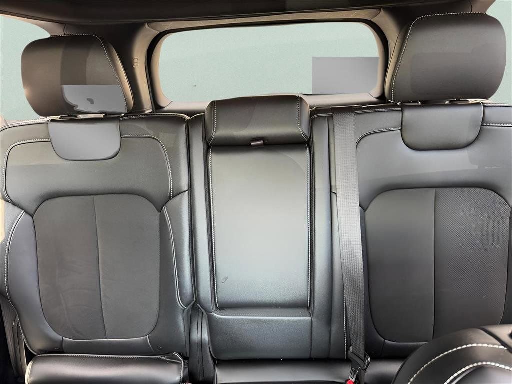 Used 2023 Jeep Grand Cherokee Altitude image 18