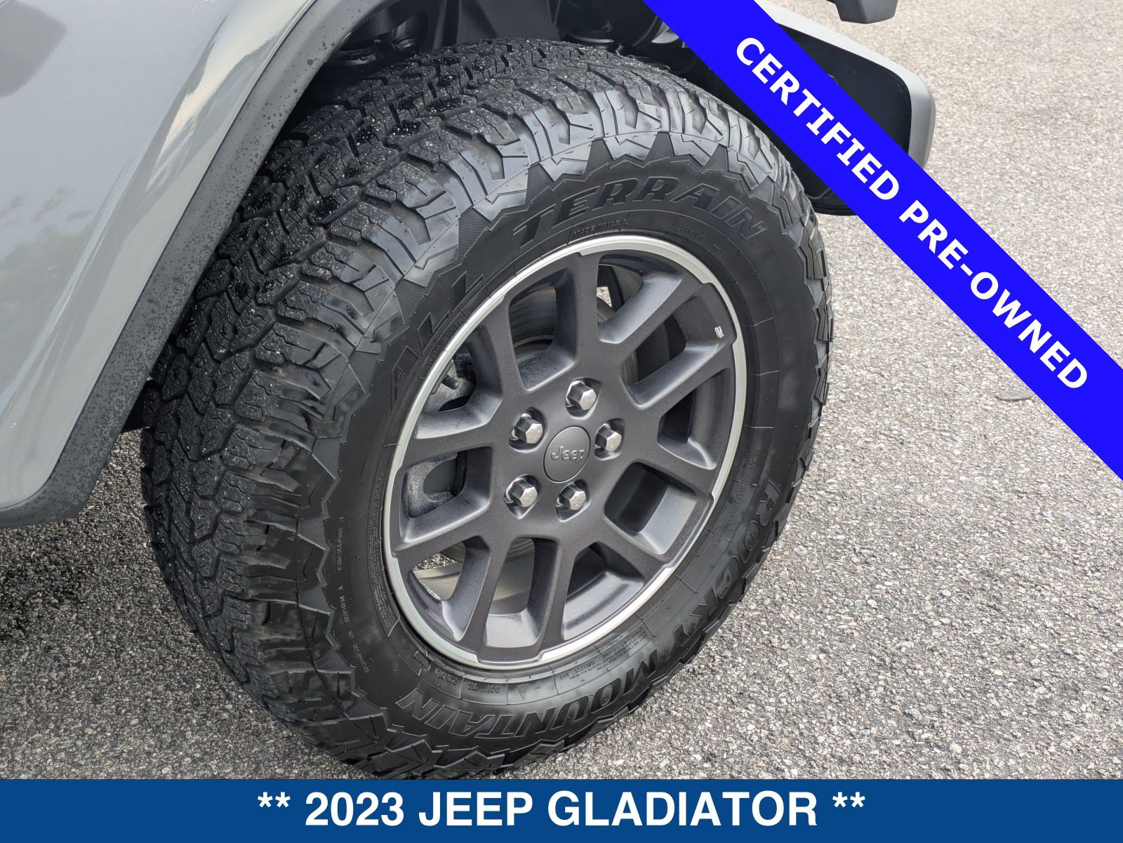 Used 2023 Jeep Gladiator Overland AWD/4WD image 13